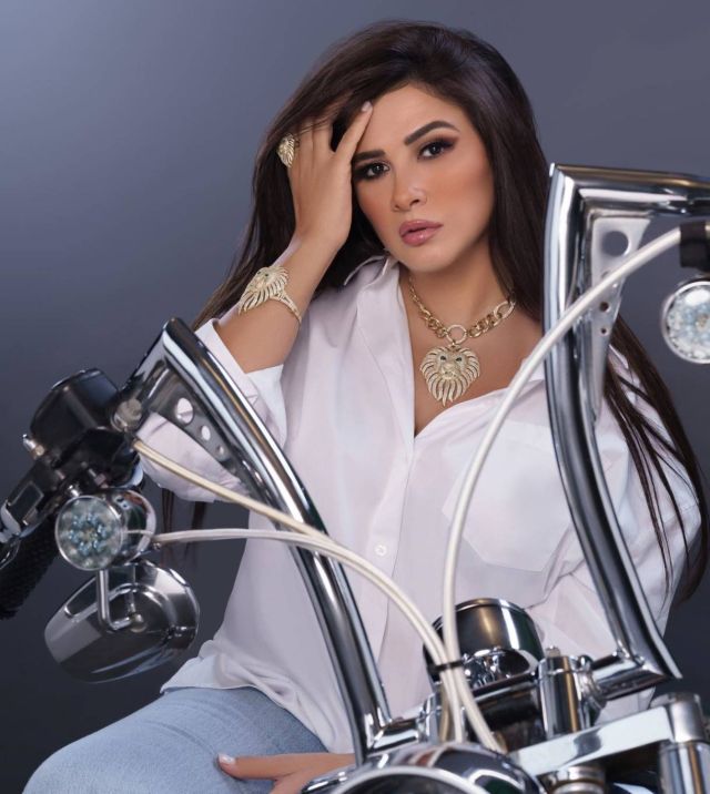 ياسمين عبد العزيز ترفض استكمال تصوير مسلسلها... ما القصّة؟ (فيديو)